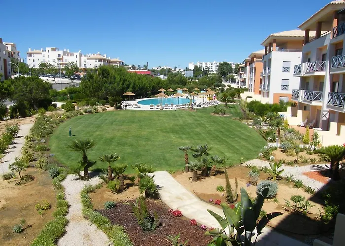 Appartement Luxurious First Floor With Balconies Overlooking Pool And Gardens.