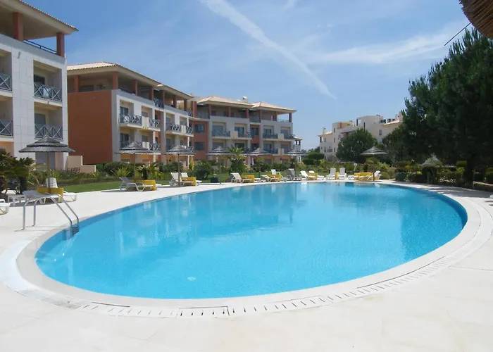 Luxurious First Floor With Balconies Overlooking Pool And Gardens. * Albufeira