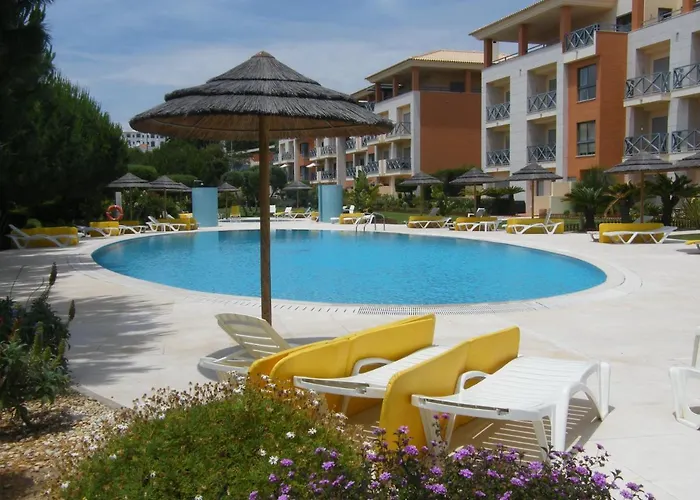 Appartement Luxurious First Floor With Balconies Overlooking Pool And Gardens.