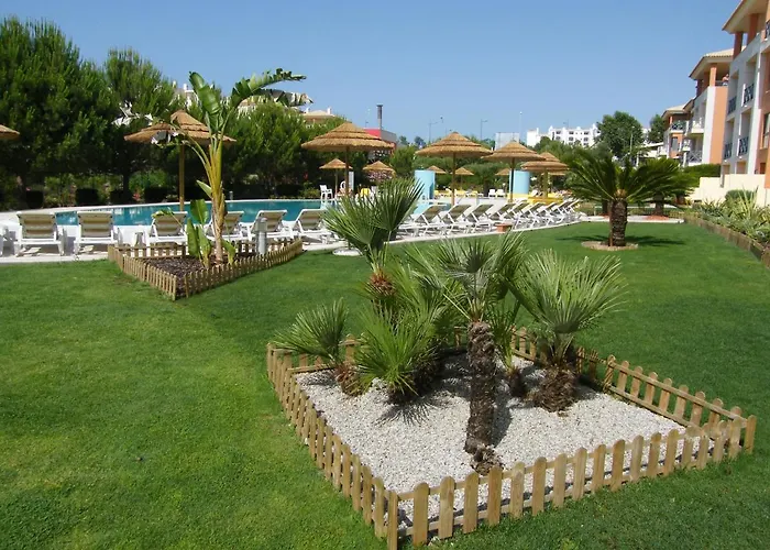 Luxurious First Floor With Balconies Overlooking Pool And Gardens. * Albufeira