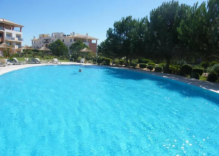 Luxurious First Floor With Balconies Overlooking Pool And Gardens. Appartement *