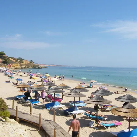 Luxurious First Floor With Balconies Overlooking Pool And Gardens. Apartament