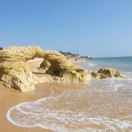 Luxurious First Floor With Balconies Overlooking Pool And Gardens. Apartament