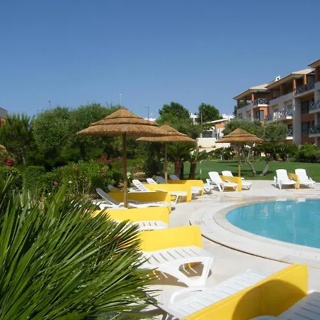 Luxurious First Floor With Balconies Overlooking Pool And Gardens. Albufeira