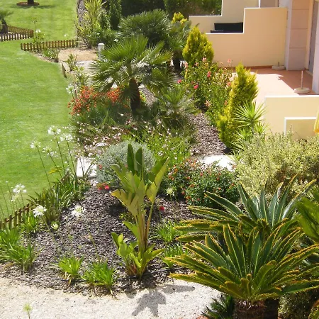 Luxurious First Floor With Balconies Overlooking Pool And Gardens. アパート