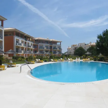 Luxurious First Floor With Balconies Overlooking Pool And Gardens. Albufeira