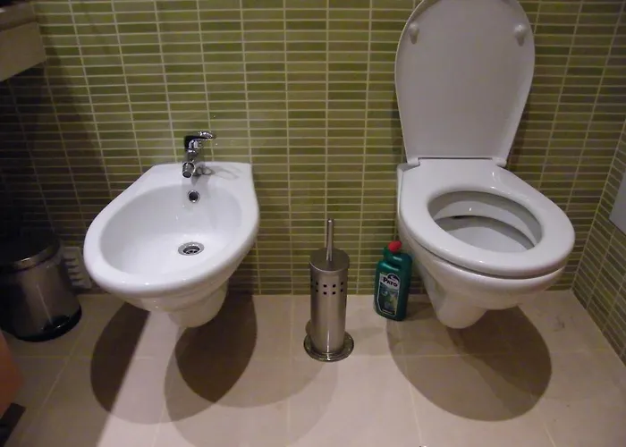 Appartement Luxurious First Floor With Balconies Overlooking Pool And Gardens. *