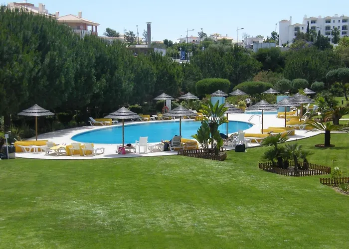 Appartement Luxurious First Floor With Balconies Overlooking Pool And Gardens.