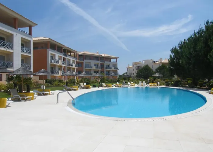 Luxurious First Floor With Balconies Overlooking Pool And Gardens. Albufeira