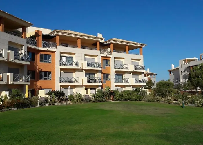 Apartamento Luxurious First Floor With Balconies Overlooking Pool And Gardens. Albufeira