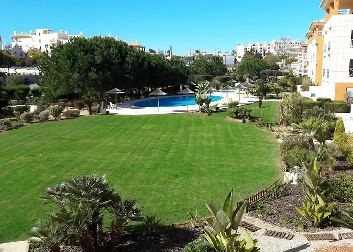 Luxurious First Floor With Balconies Overlooking Pool And Gardens. Apartamento *