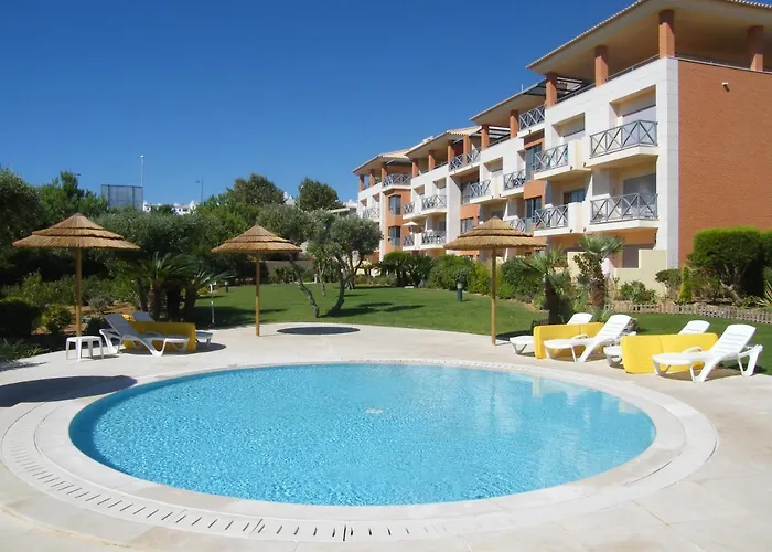 Apartamento Luxurious First Floor With Balconies Overlooking Pool And Gardens.