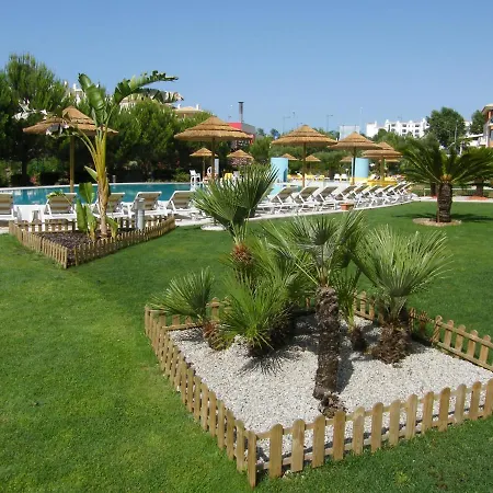 Luxurious First Floor With Balconies Overlooking Pool And Gardens. * Albufeira