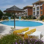 Apartmán Luxurious First Floor With Balconies Overlooking Pool And Gardens.