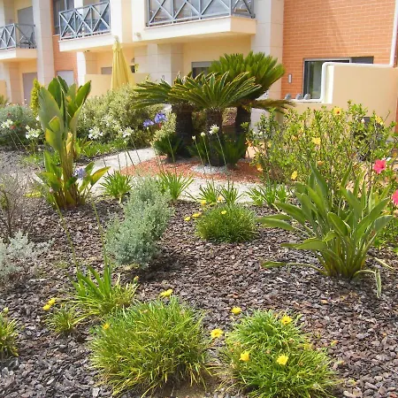 Apartmán Luxurious First Floor With Balconies Overlooking Pool And Gardens. *