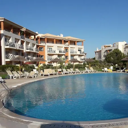 Luxurious First Floor With Balconies Overlooking Pool And Gardens. * アルブフェイラ